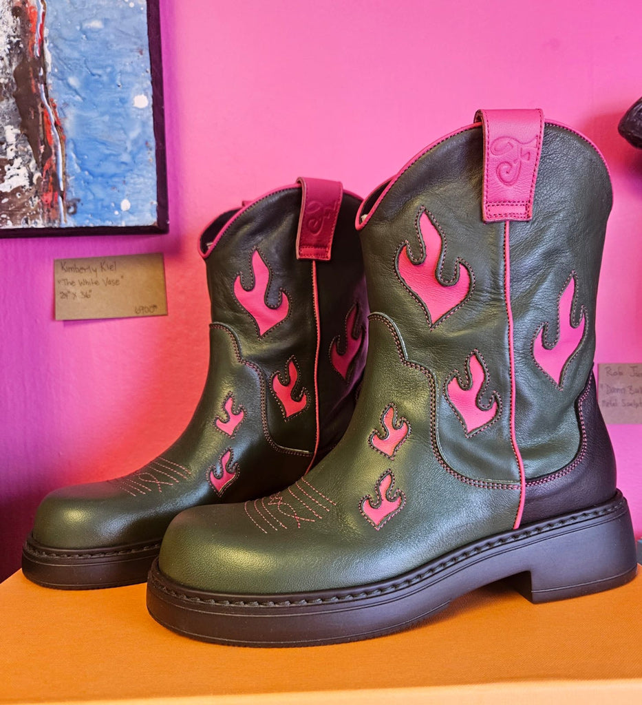 DDFarmerette Boots Pink Flames